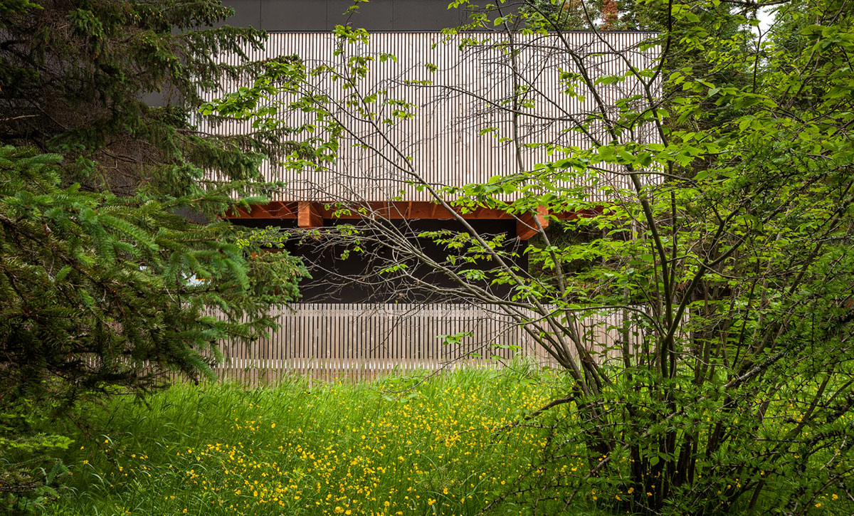 An Elegant Contemporary Family Retreat in Herbster, Wisconsin by Salmela Architect (5)