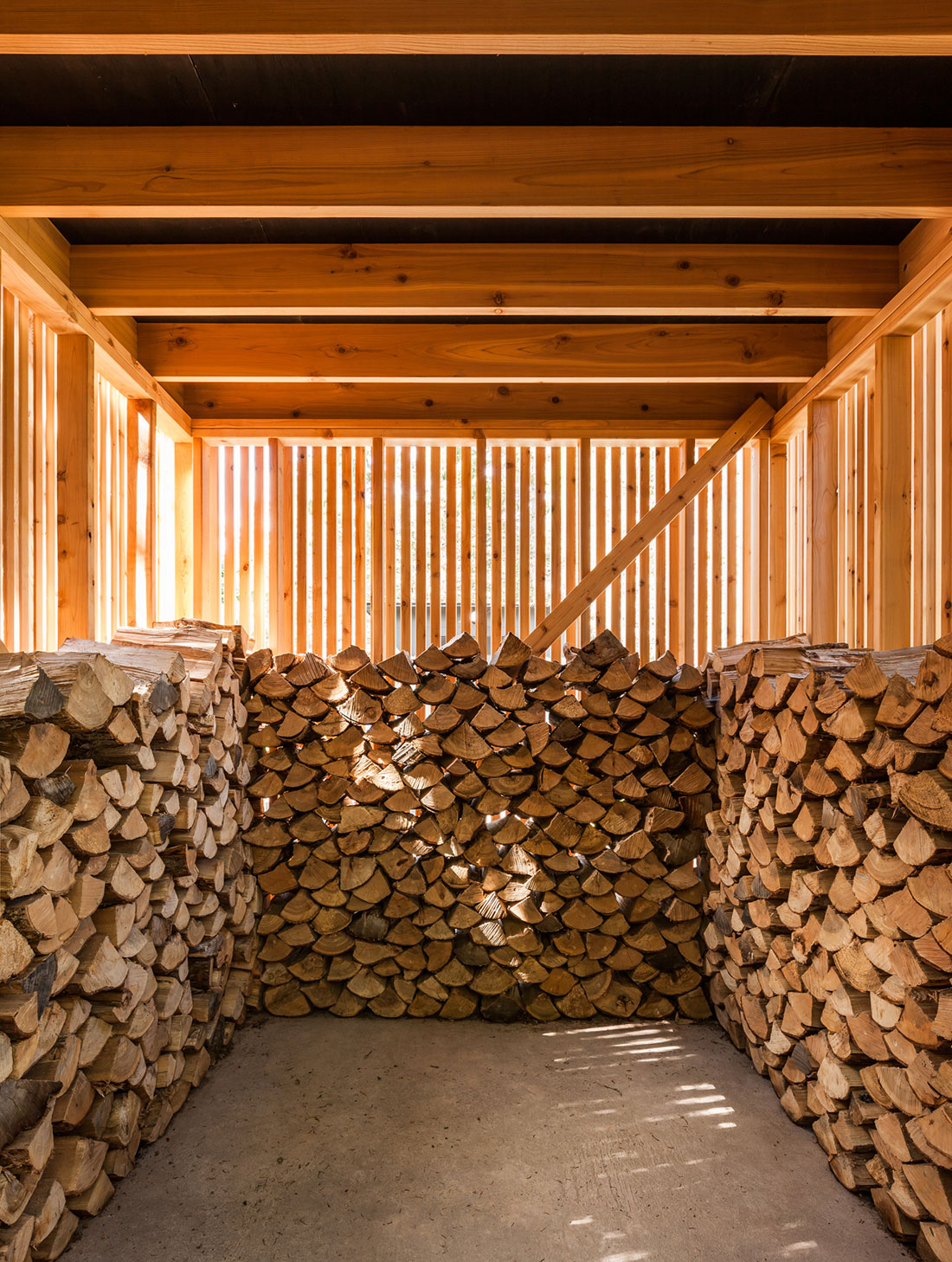 An Elegant Contemporary Family Retreat in Herbster, Wisconsin by Salmela Architect (9)