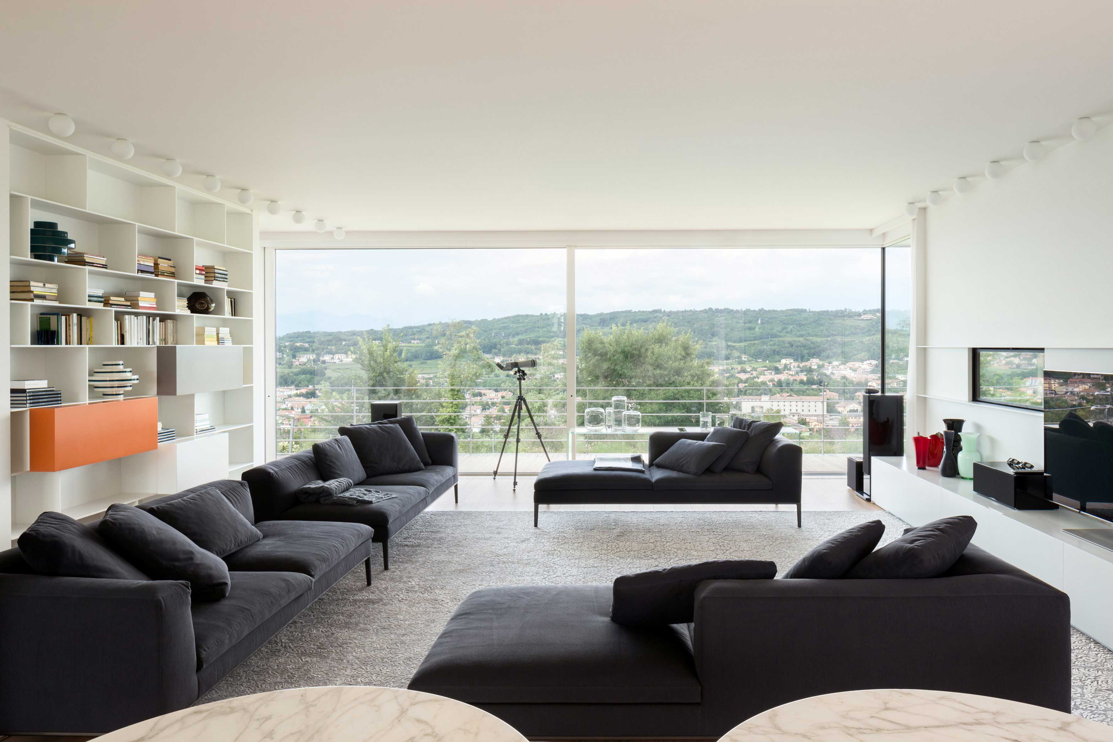 An Elegant Contemporary Home for a Couple with Three Children in Treviso by Zaetta Studio (10)