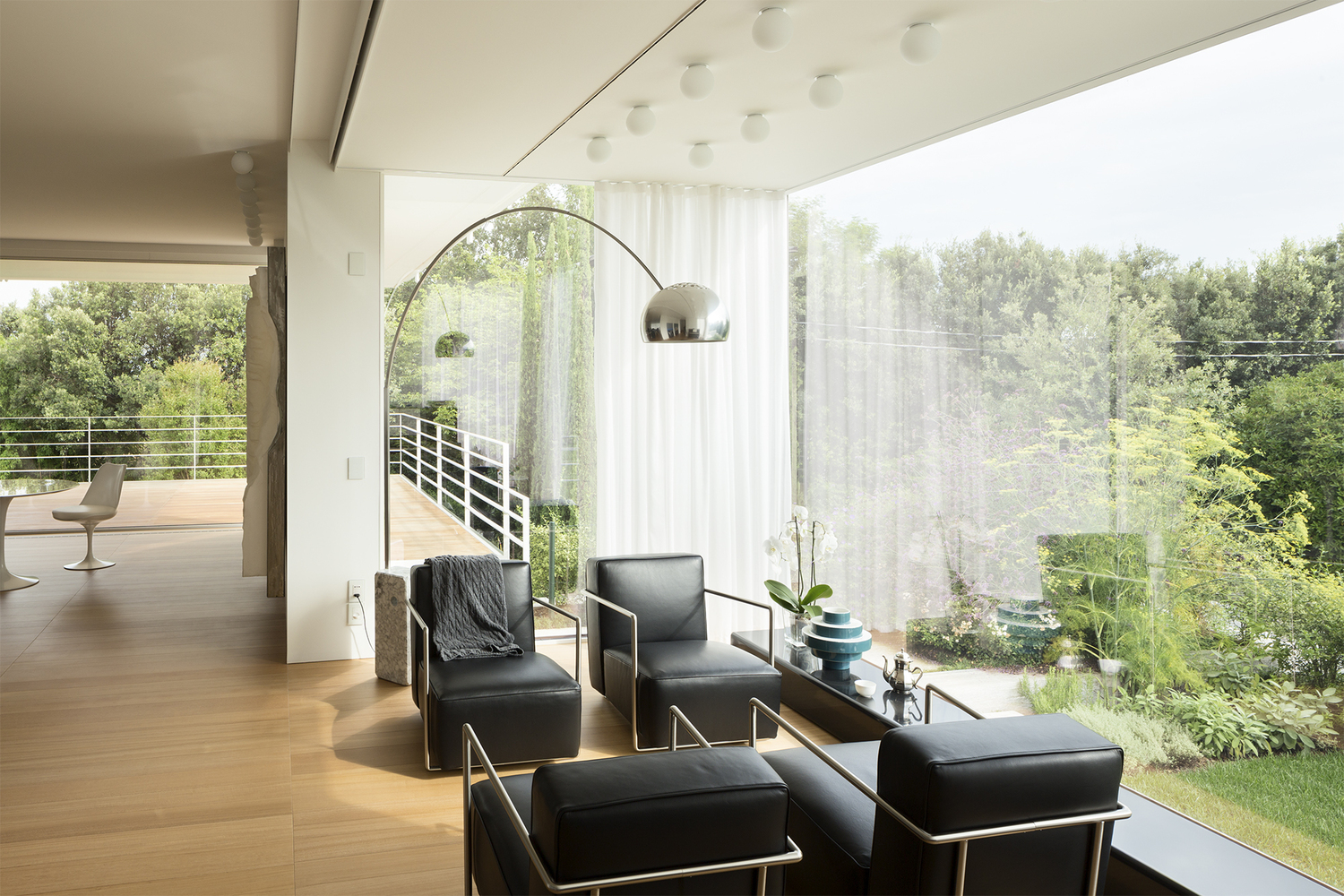 An Elegant Contemporary Home for a Couple with Three Children in Treviso by Zaetta Studio (13)