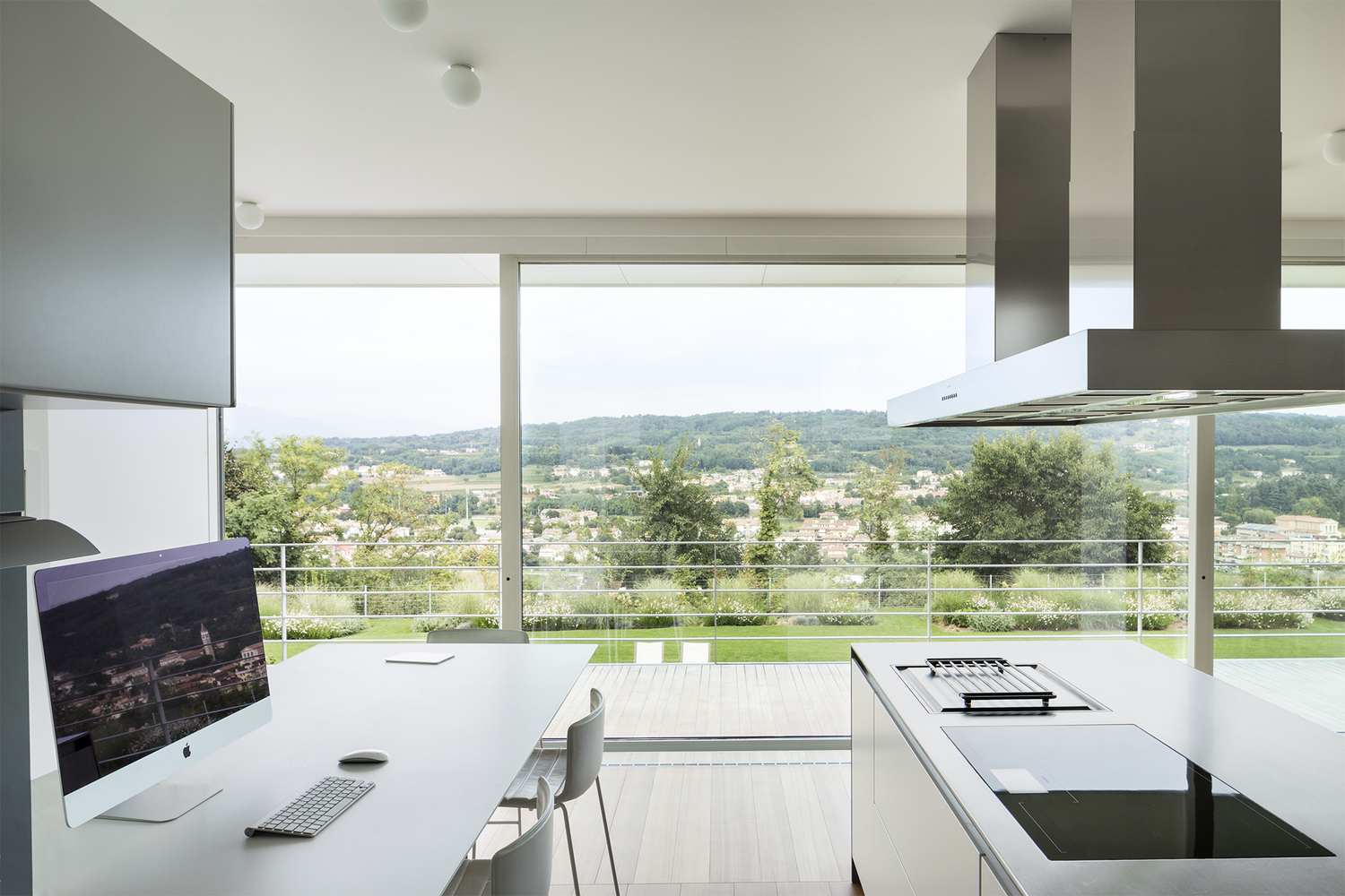 An Elegant Contemporary Home for a Couple with Three Children in Treviso by Zaetta Studio (14)