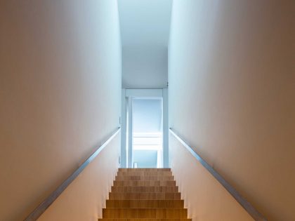 An Elegant Contemporary Home for a Couple with Three Children in Treviso by Zaetta Studio (17)