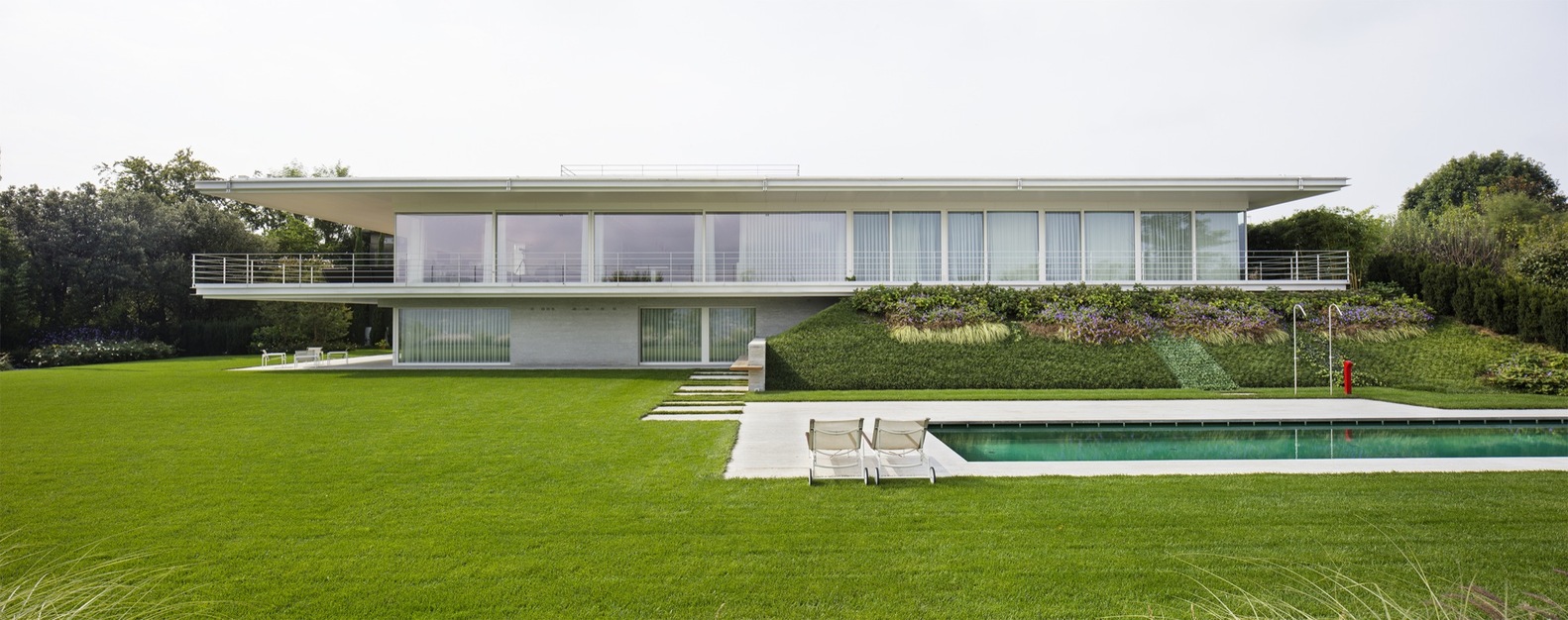 An Elegant Contemporary Home for a Couple with Three Children in Treviso by Zaetta Studio (2)