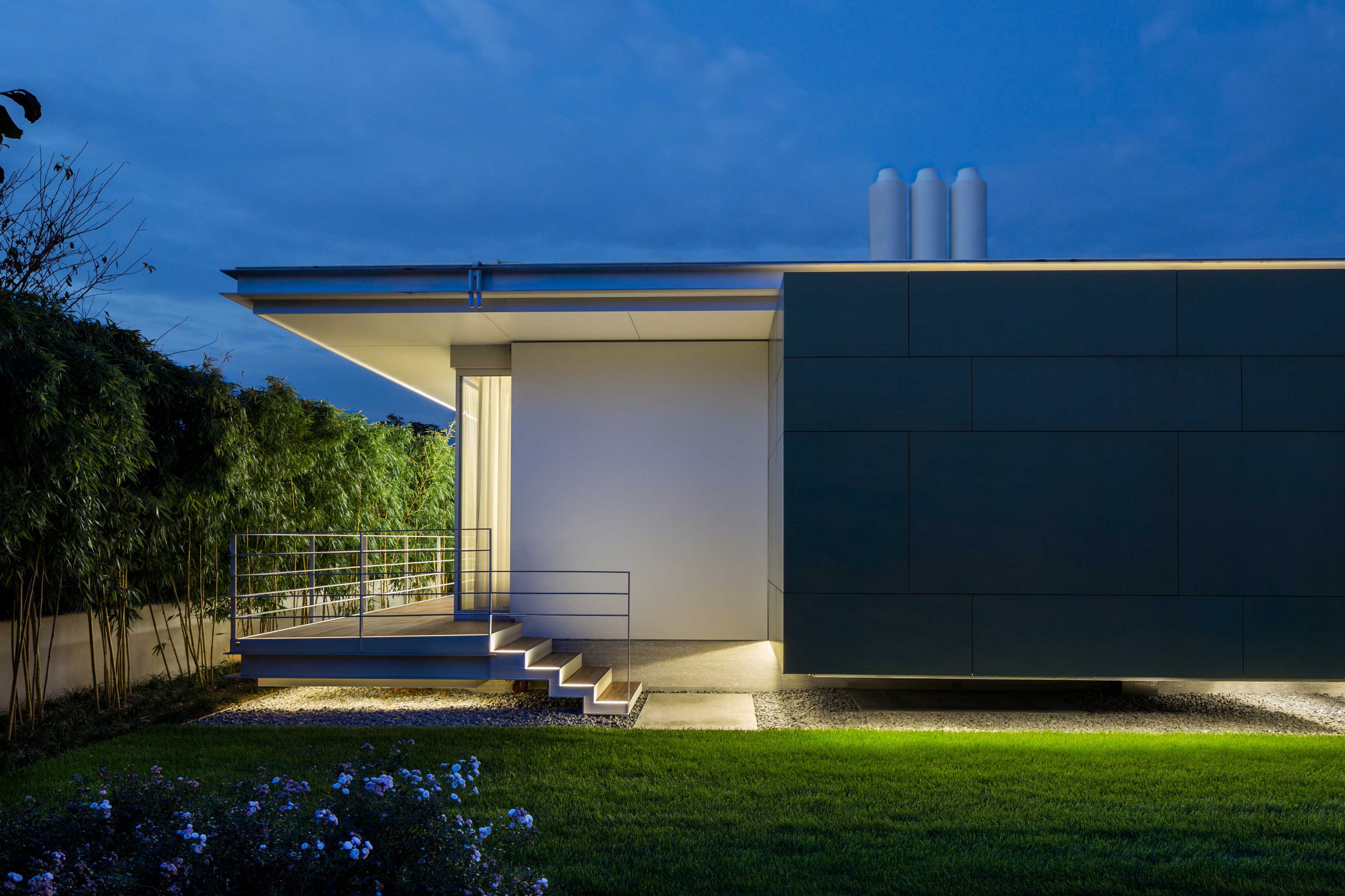 An Elegant Contemporary Home for a Couple with Three Children in Treviso by Zaetta Studio (29)