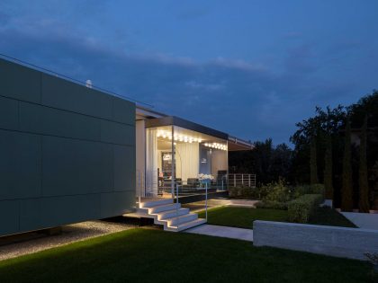 An Elegant Contemporary Home for a Couple with Three Children in Treviso by Zaetta Studio (30)