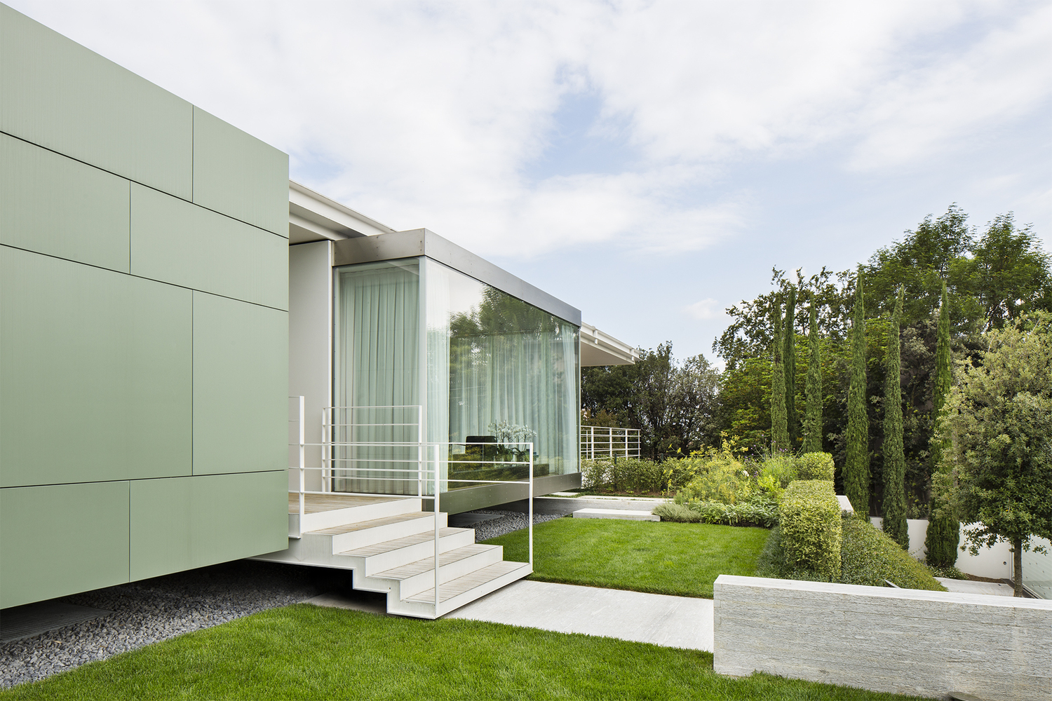 An Elegant Contemporary Home for a Couple with Three Children in Treviso by Zaetta Studio (5)