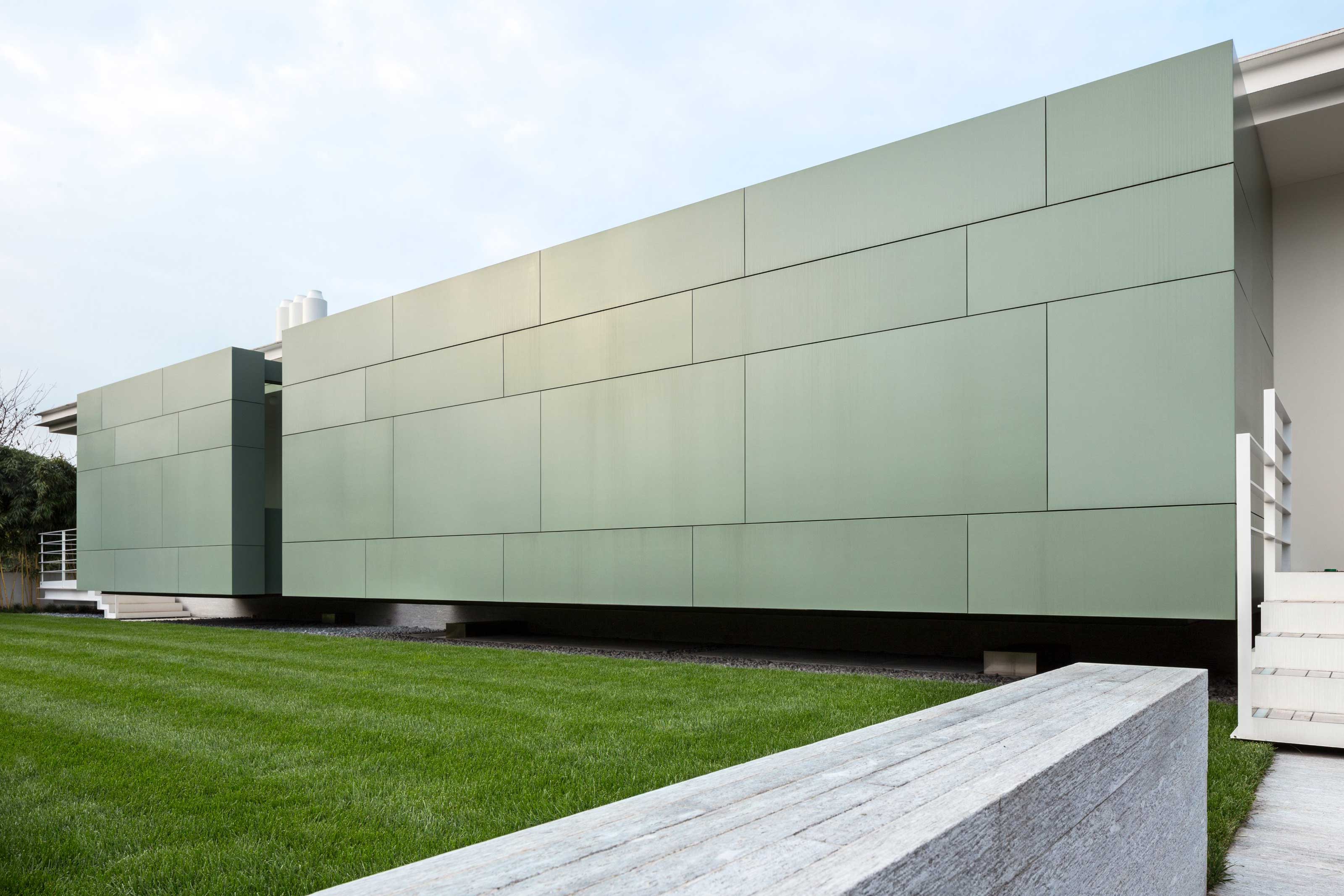 An Elegant Contemporary Home for a Couple with Three Children in Treviso by Zaetta Studio (6)