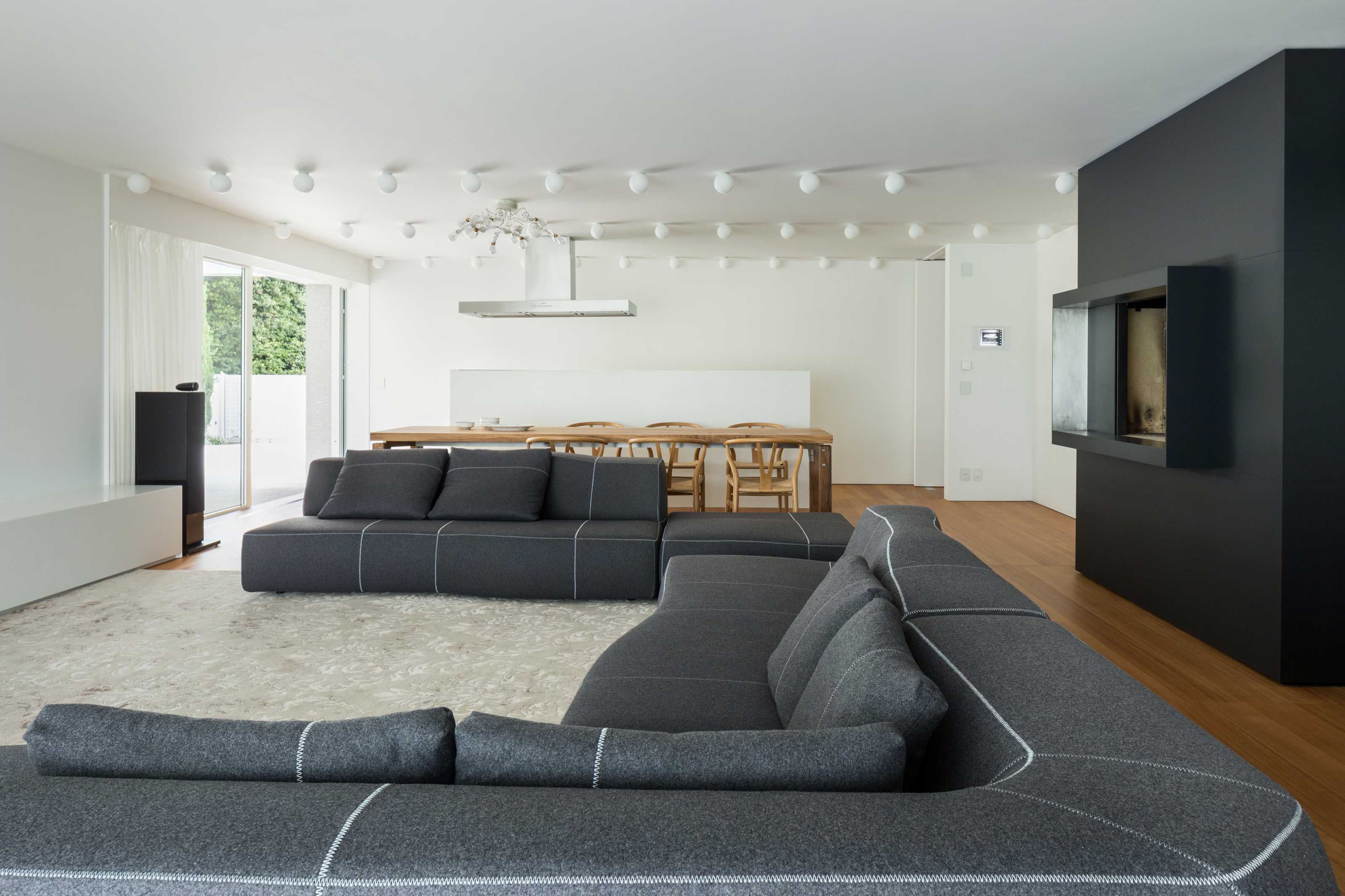 An Elegant Contemporary Home for a Couple with Three Children in Treviso by Zaetta Studio (9)