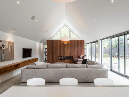 An Elegant Contemporary Home with Cathedral Ceiling and Gable in New Zealand by W2 Limited (1)