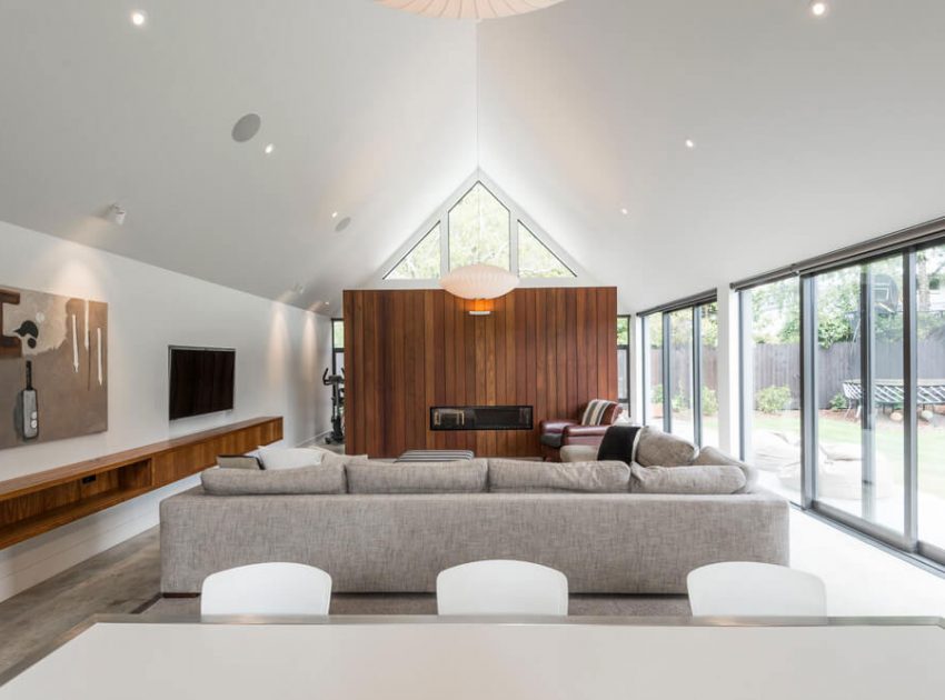 An Elegant Contemporary Home with Cathedral Ceiling and Gable in New Zealand by W2 Limited (1)