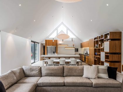 An Elegant Contemporary Home with Cathedral Ceiling and Gable in New Zealand by W2 Limited (2)