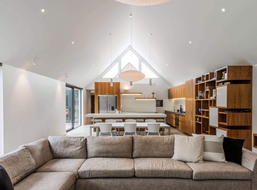 An Elegant Contemporary Home with Cathedral Ceiling and Gable in New Zealand by W2 Limited (2)