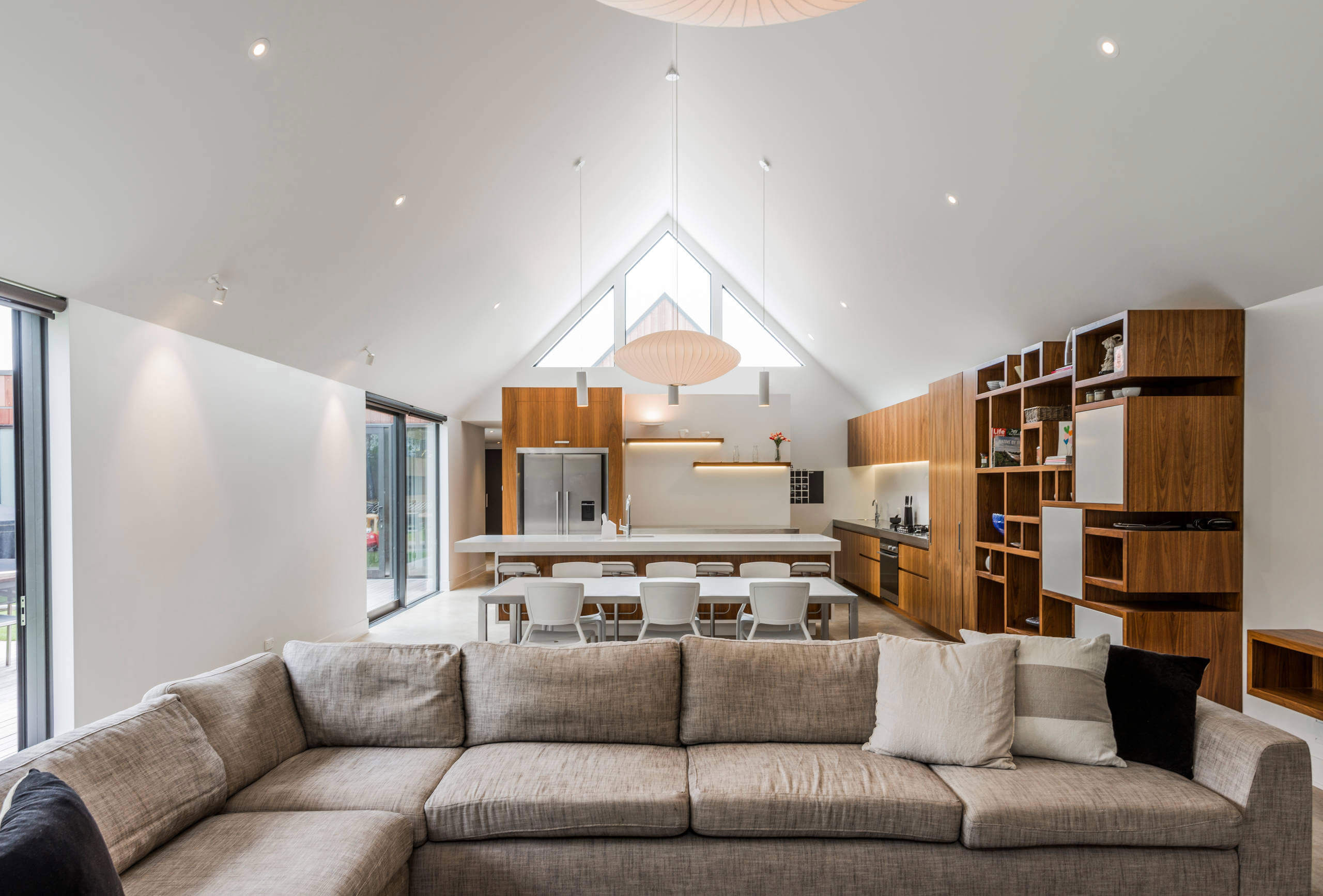 An Elegant Contemporary Home with Cathedral Ceiling and Gable in New Zealand by W2 Limited (2)
