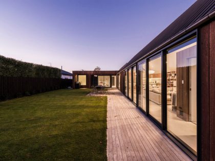 An Elegant Contemporary Home with Cathedral Ceiling and Gable in New Zealand by W2 Limited (7)