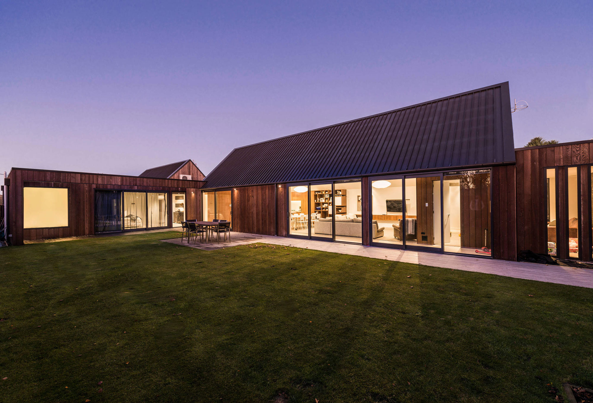 An Elegant Contemporary Home with Cathedral Ceiling and Gable in New Zealand by W2 Limited (8)