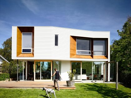 An Elegant Contemporary Home with Faceted Window Recesses in Sandy Bay by Preston Lane Architects (1)