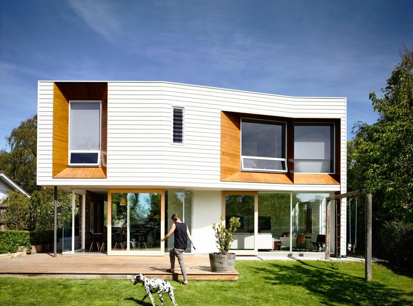 An Elegant Contemporary Home with Faceted Window Recesses in Sandy Bay by Preston Lane Architects (1)