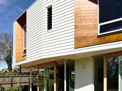 An Elegant Contemporary Home with Faceted Window Recesses in Sandy Bay by Preston Lane Architects (2)