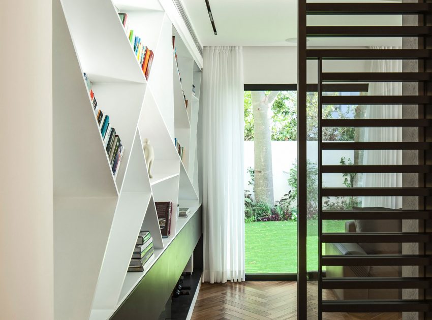 An Elegant Contemporary Home with Light and Airy Interiors in Ramat HaSharon by Tal Goldsmith Fish Design Studio (5)