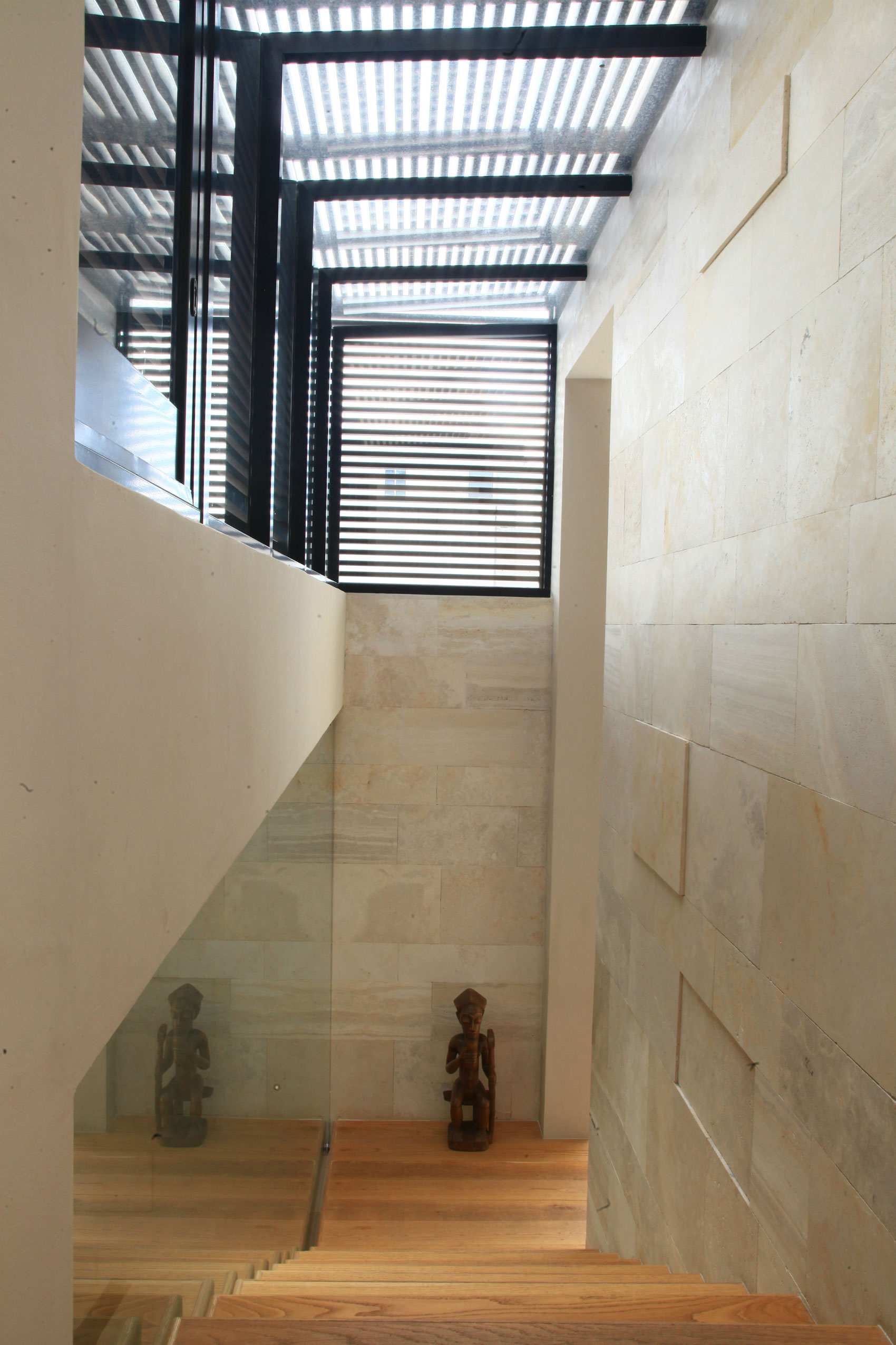 An Elegant Contemporary Home with Light and Welcoming Atmosphere in Mexico City by Código Z (7)