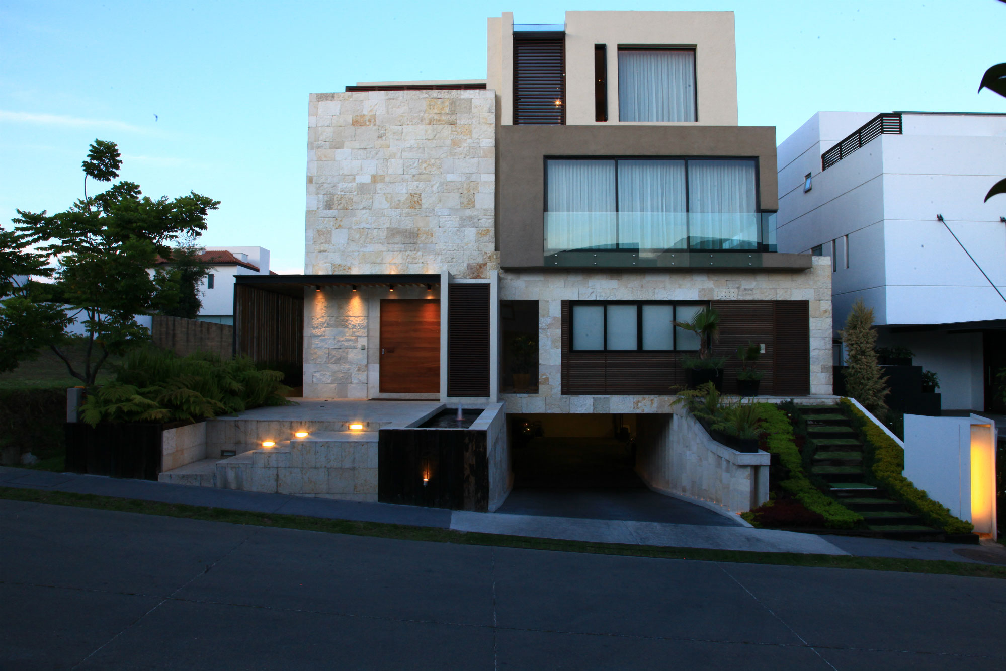 An Elegant Contemporary Home with Light and Welcoming Atmosphere in Mexico City by Código Z (9)