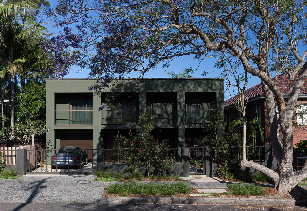 An Elegant Contemporary Home with Spiral Staircase and Classic Furniture in Sydney by CO-AP (1)