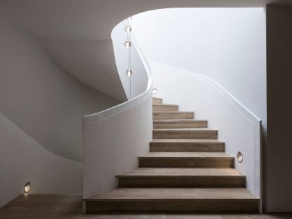 An Elegant Contemporary Home with Spiral Staircase and Classic Furniture in Sydney by CO-AP (13)