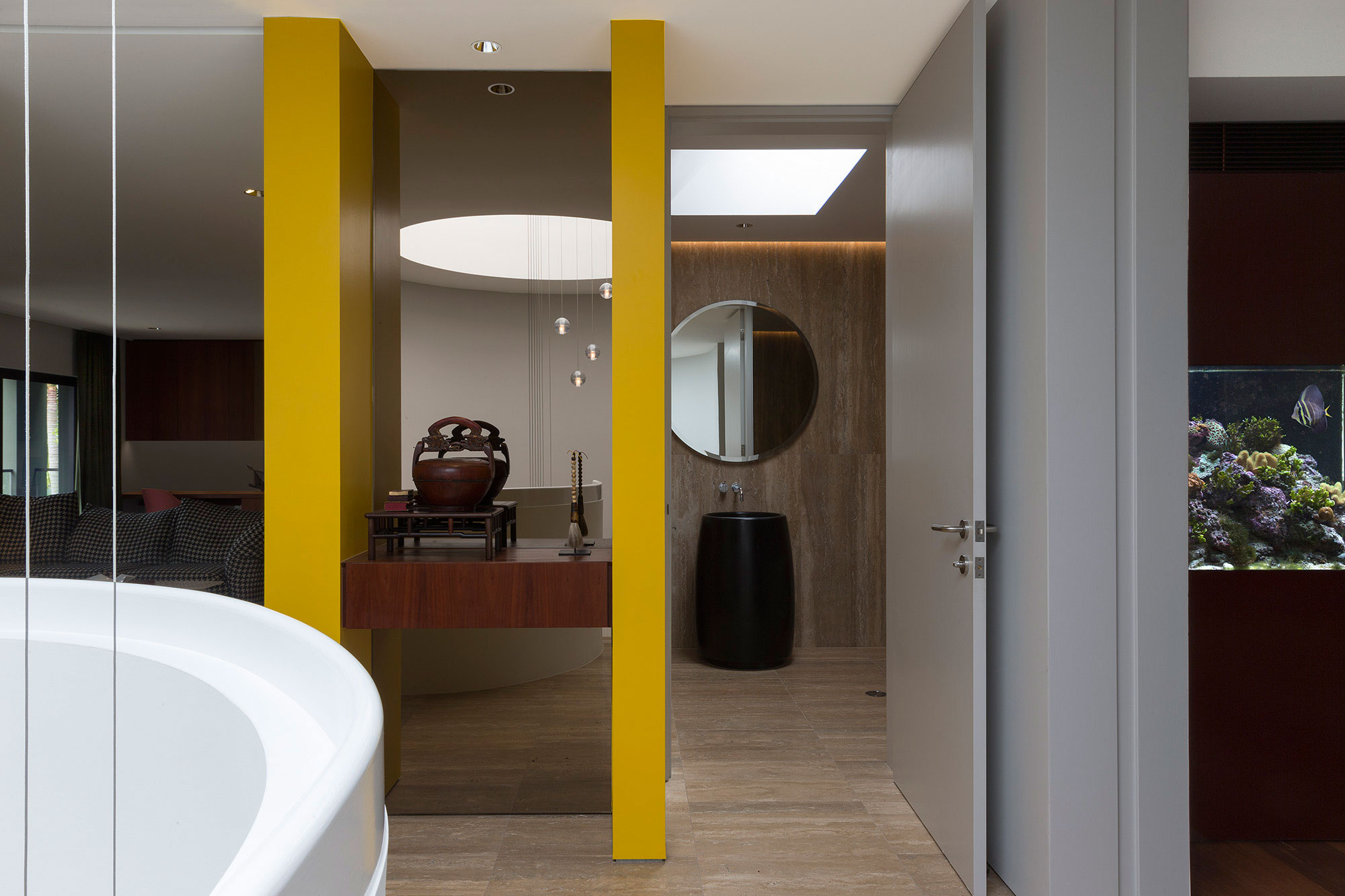 An Elegant Contemporary Home with Spiral Staircase and Classic Furniture in Sydney by CO-AP (16)