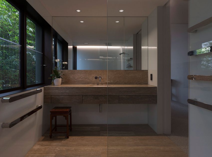 An Elegant Contemporary Home with Spiral Staircase and Classic Furniture in Sydney by CO-AP (17)