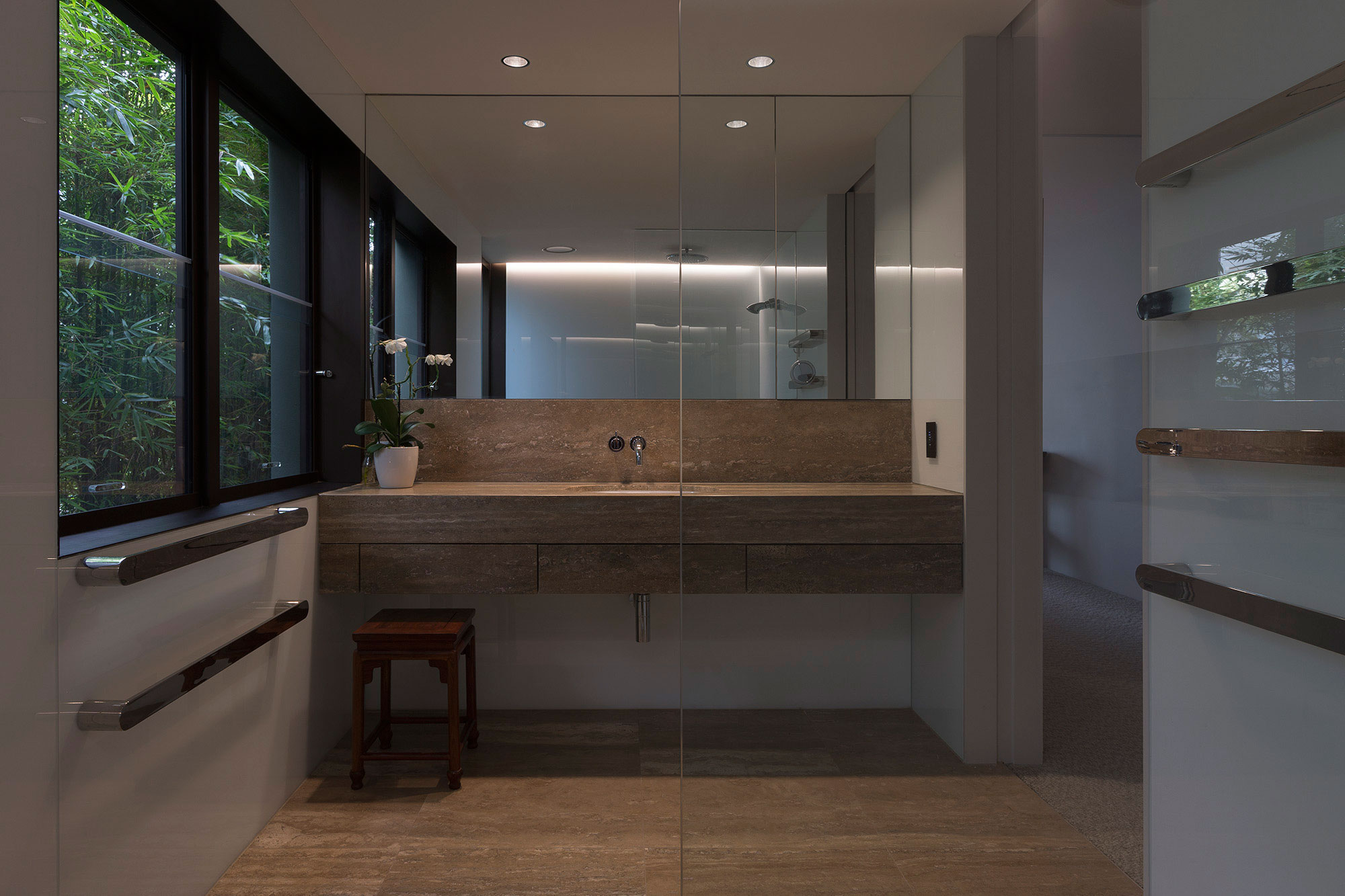 An Elegant Contemporary Home with Spiral Staircase and Classic Furniture in Sydney by CO-AP (17)