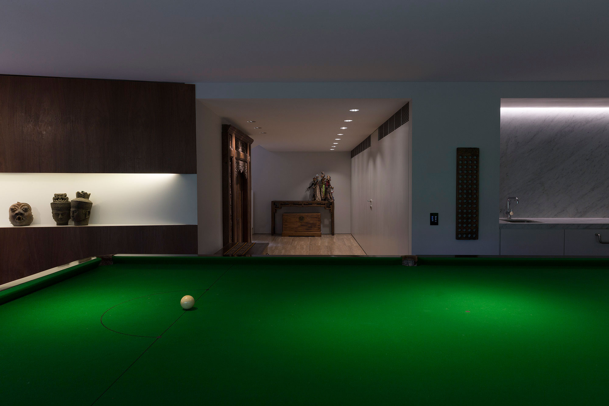 An Elegant Contemporary Home with Spiral Staircase and Classic Furniture in Sydney by CO-AP (18)