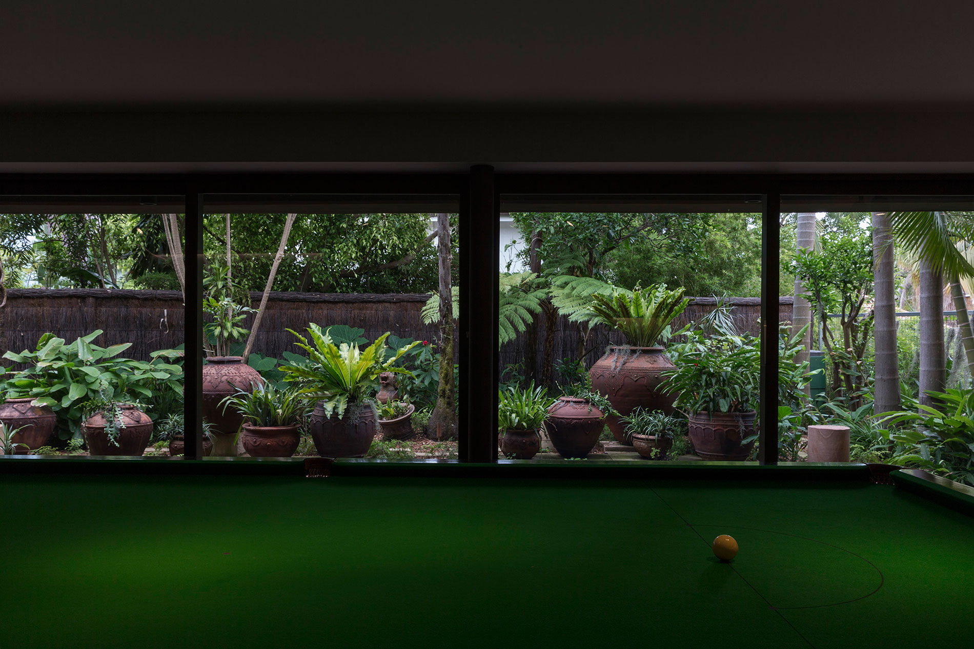 An Elegant Contemporary Home with Spiral Staircase and Classic Furniture in Sydney by CO-AP (19)