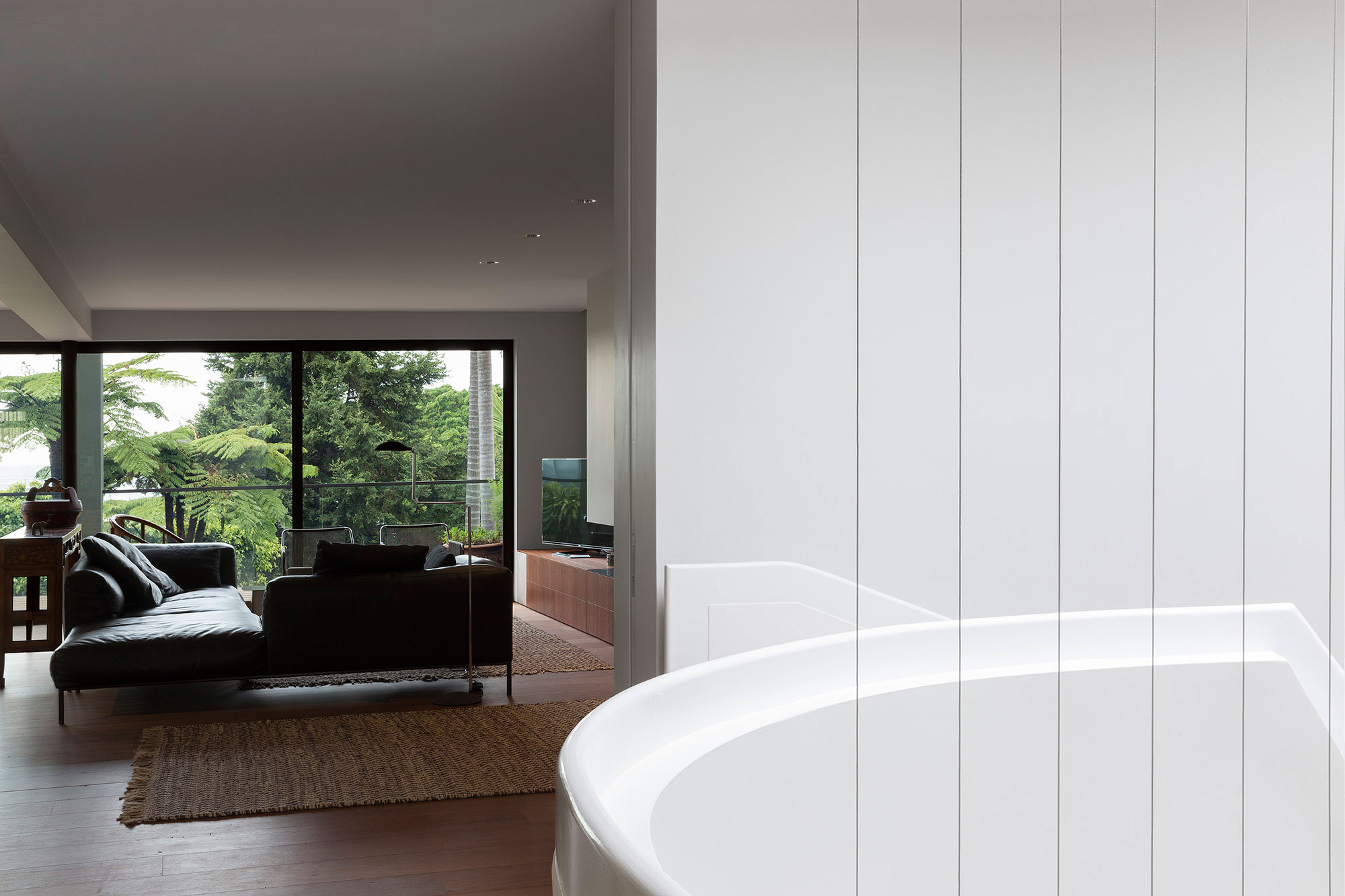 An Elegant Contemporary Home with Spiral Staircase and Classic Furniture in Sydney by CO-AP (3)