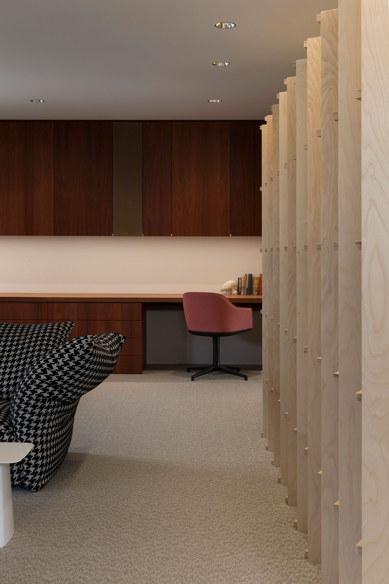 An Elegant Contemporary Home with Spiral Staircase and Classic Furniture in Sydney by CO-AP (7)