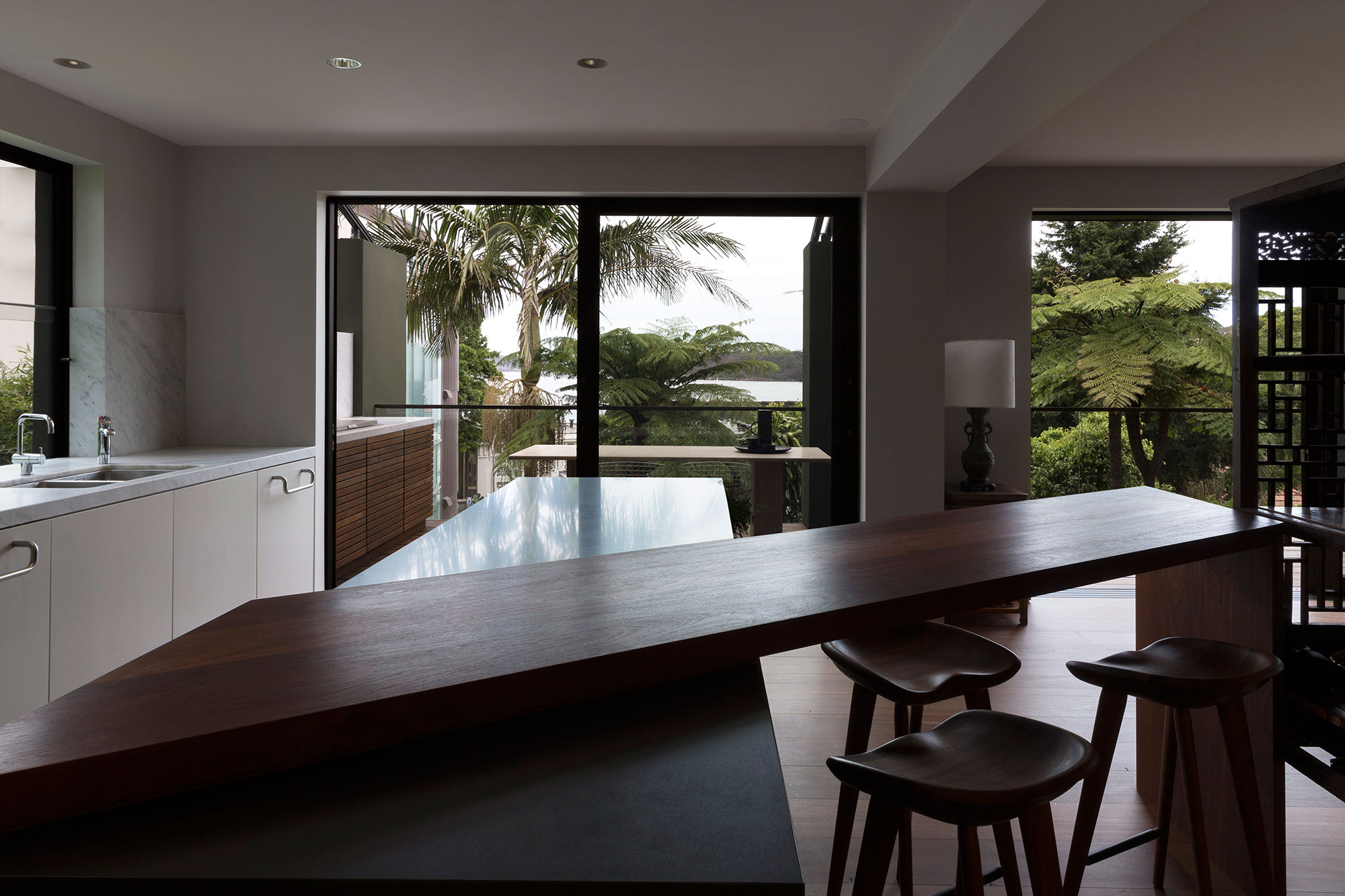 An Elegant Contemporary Home with Spiral Staircase and Classic Furniture in Sydney by CO-AP (9)