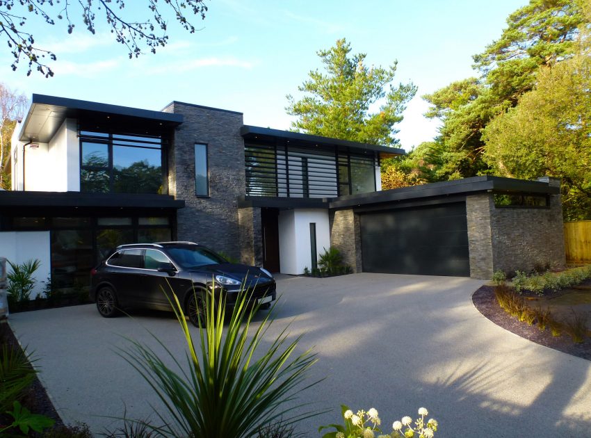 An Elegant Contemporary Home with Strong Contrast and Iroko Timber in Canford Cliffs by David James Architects (1)