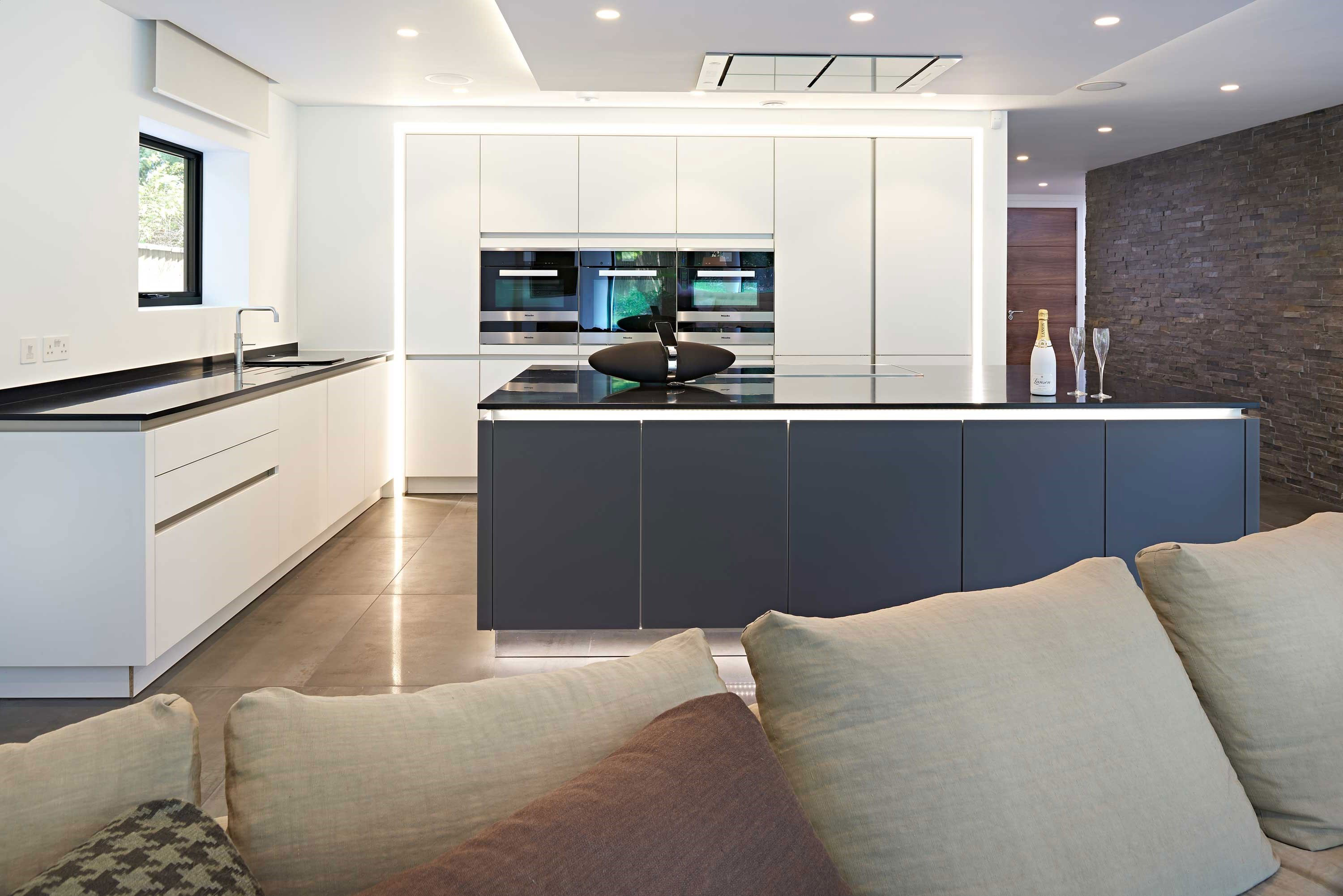 An Elegant Contemporary Home with Strong Contrast and Iroko Timber in Canford Cliffs by David James Architects (14)