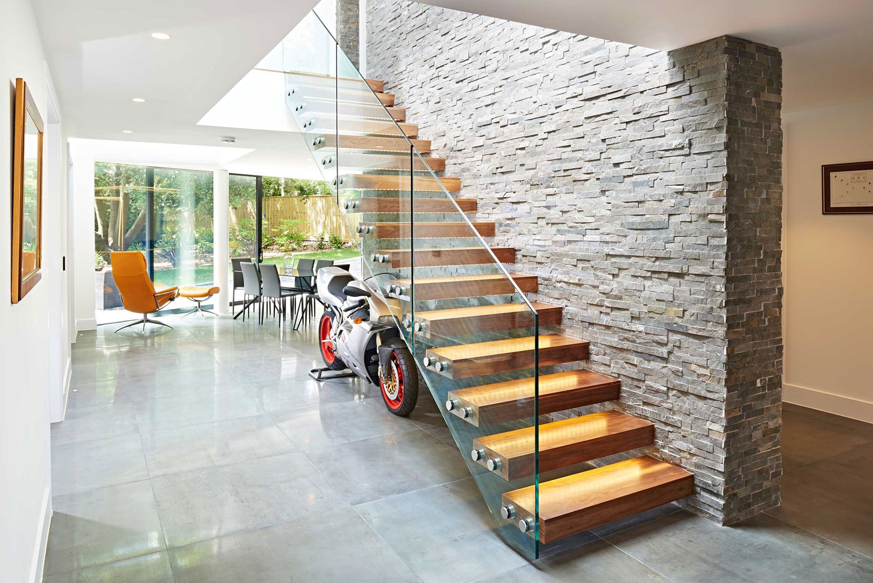 An Elegant Contemporary Home with Strong Contrast and Iroko Timber in Canford Cliffs by David James Architects (15)