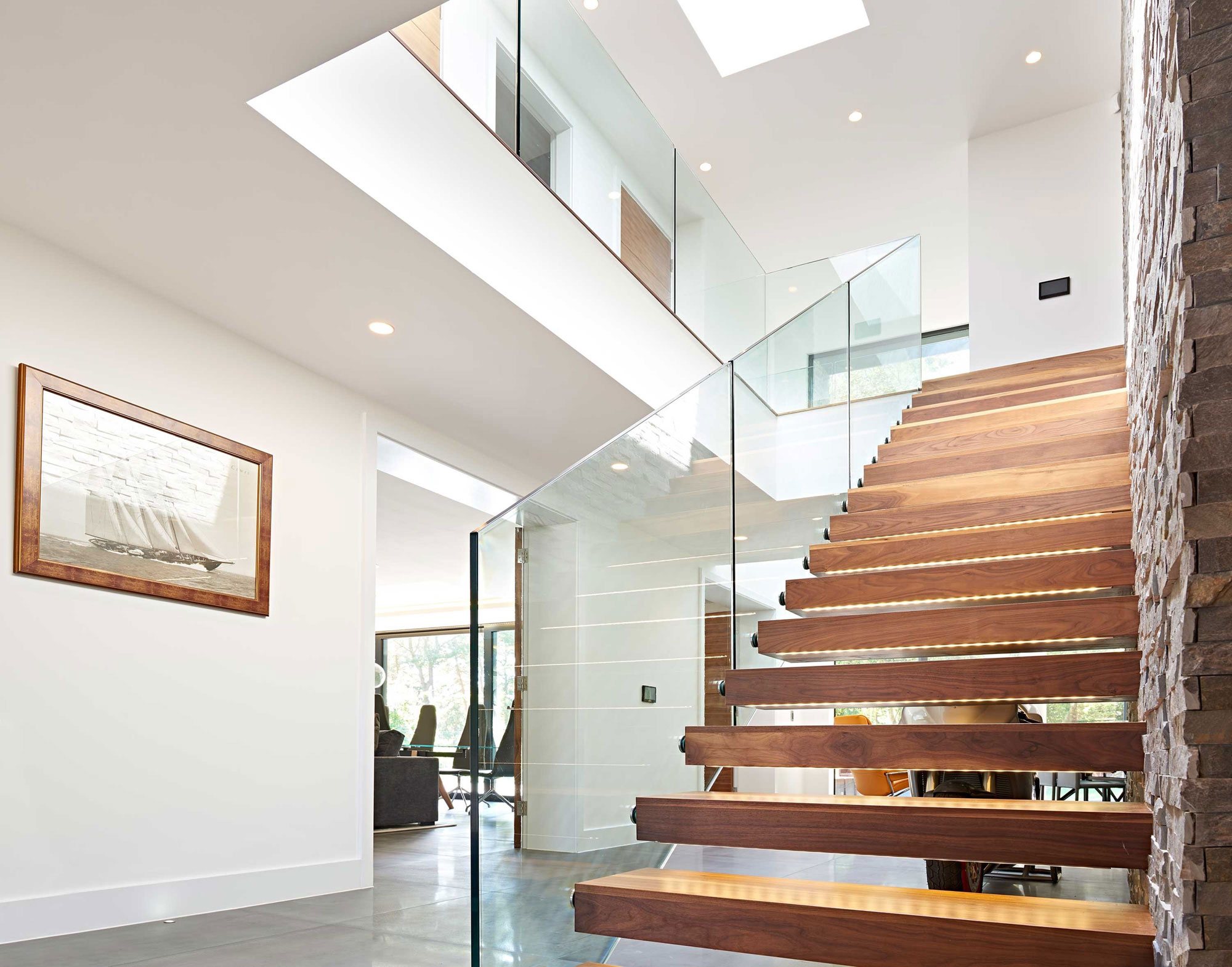 An Elegant Contemporary Home with Strong Contrast and Iroko Timber in Canford Cliffs by David James Architects (16)