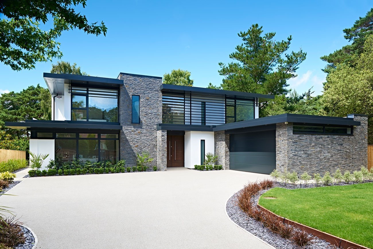 An Elegant Contemporary Home with Strong Contrast and Iroko Timber in Canford Cliffs by David James Architects (4)