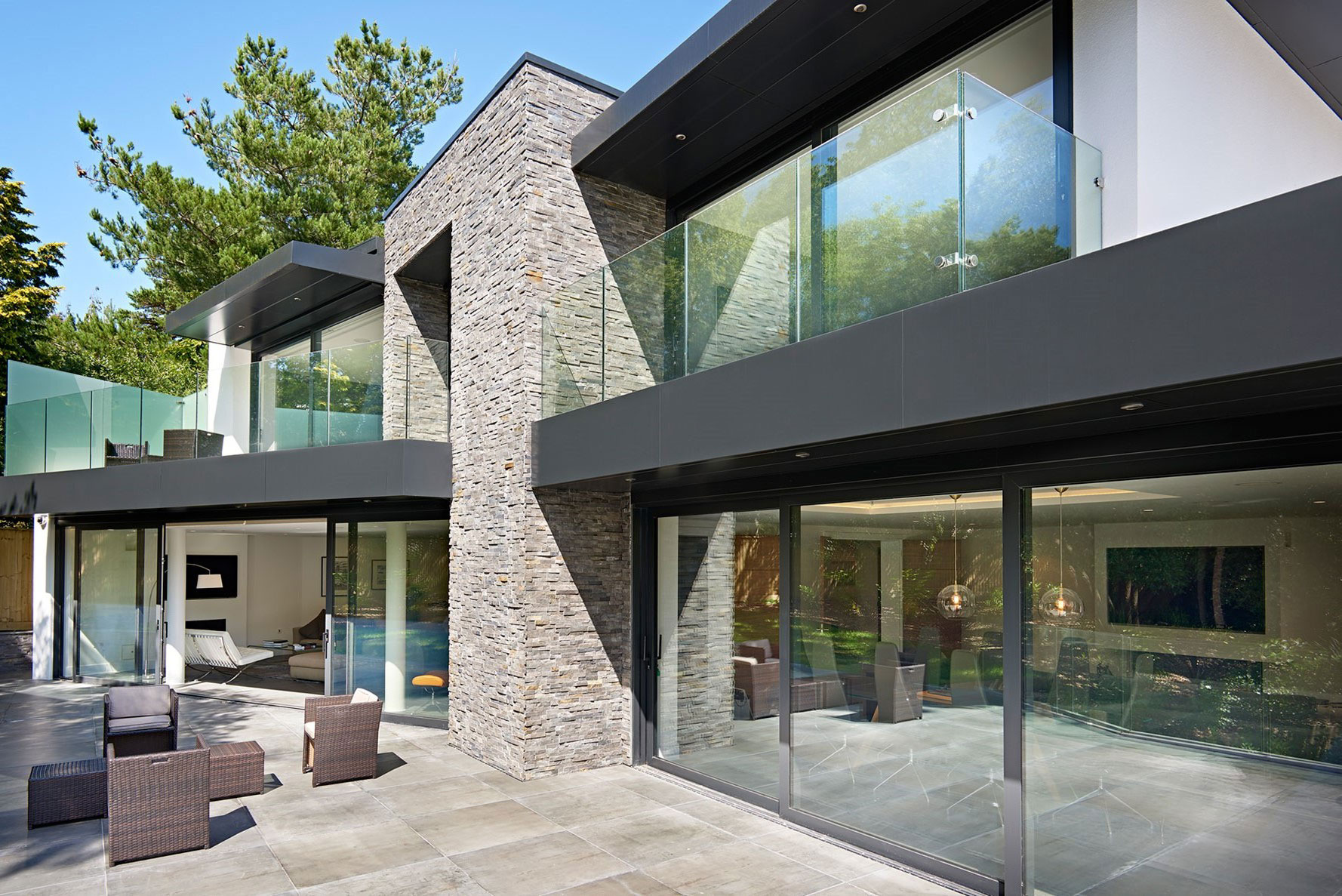 An Elegant Contemporary Home with Strong Contrast and Iroko Timber in Canford Cliffs by David James Architects (6)