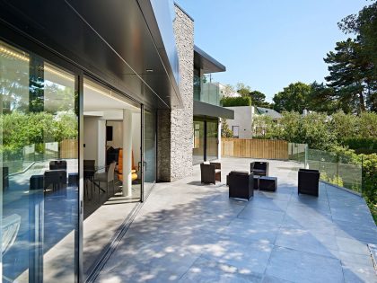 An Elegant Contemporary Home with Strong Contrast and Iroko Timber in Canford Cliffs by David James Architects (7)