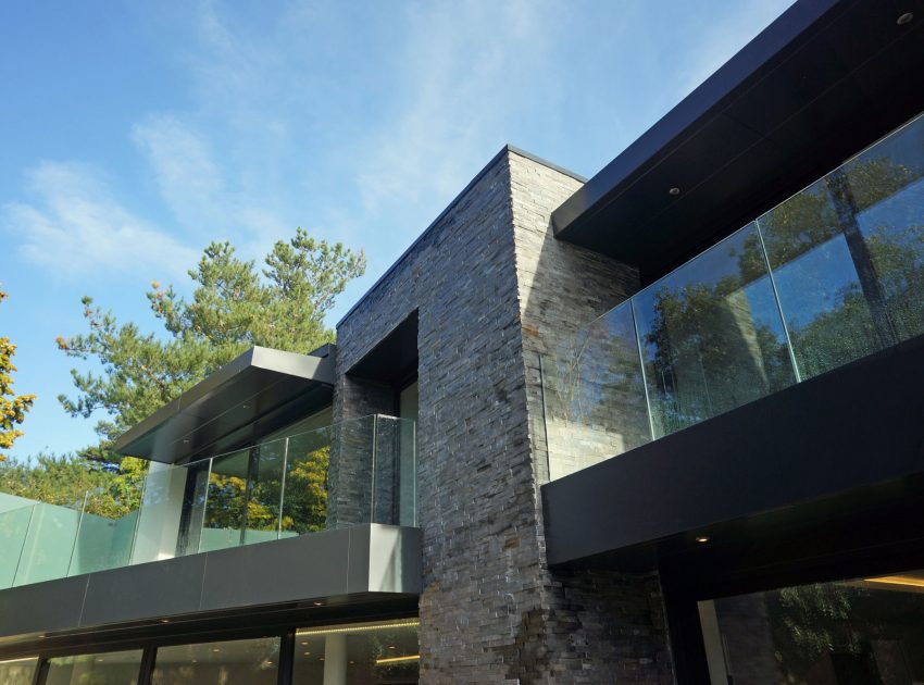 An Elegant Contemporary Home with Strong Contrast and Iroko Timber in Canford Cliffs by David James Architects (8)