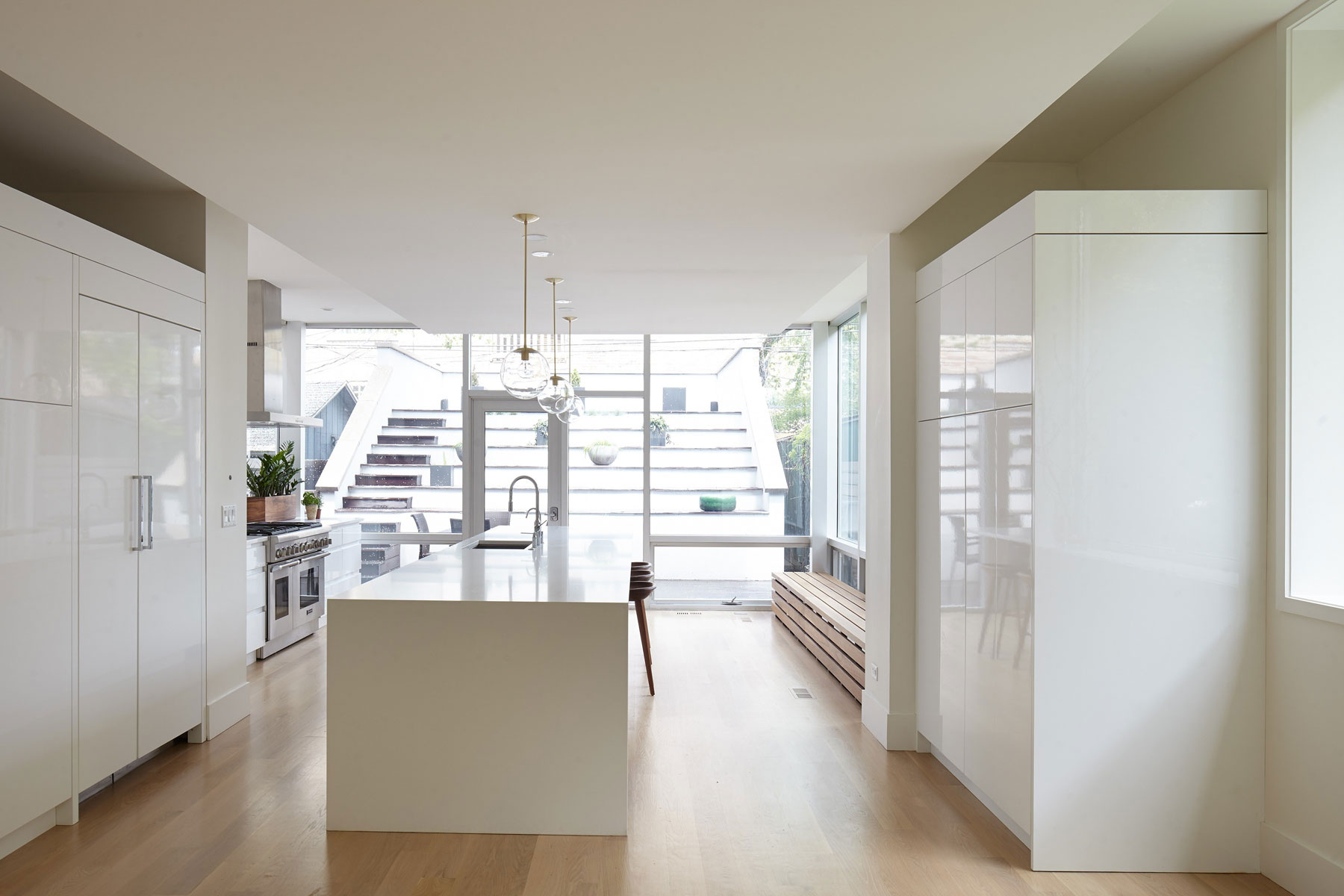 An Elegant Contemporary Home with Vertical Structure in Chicago by Hufft Projects (10)