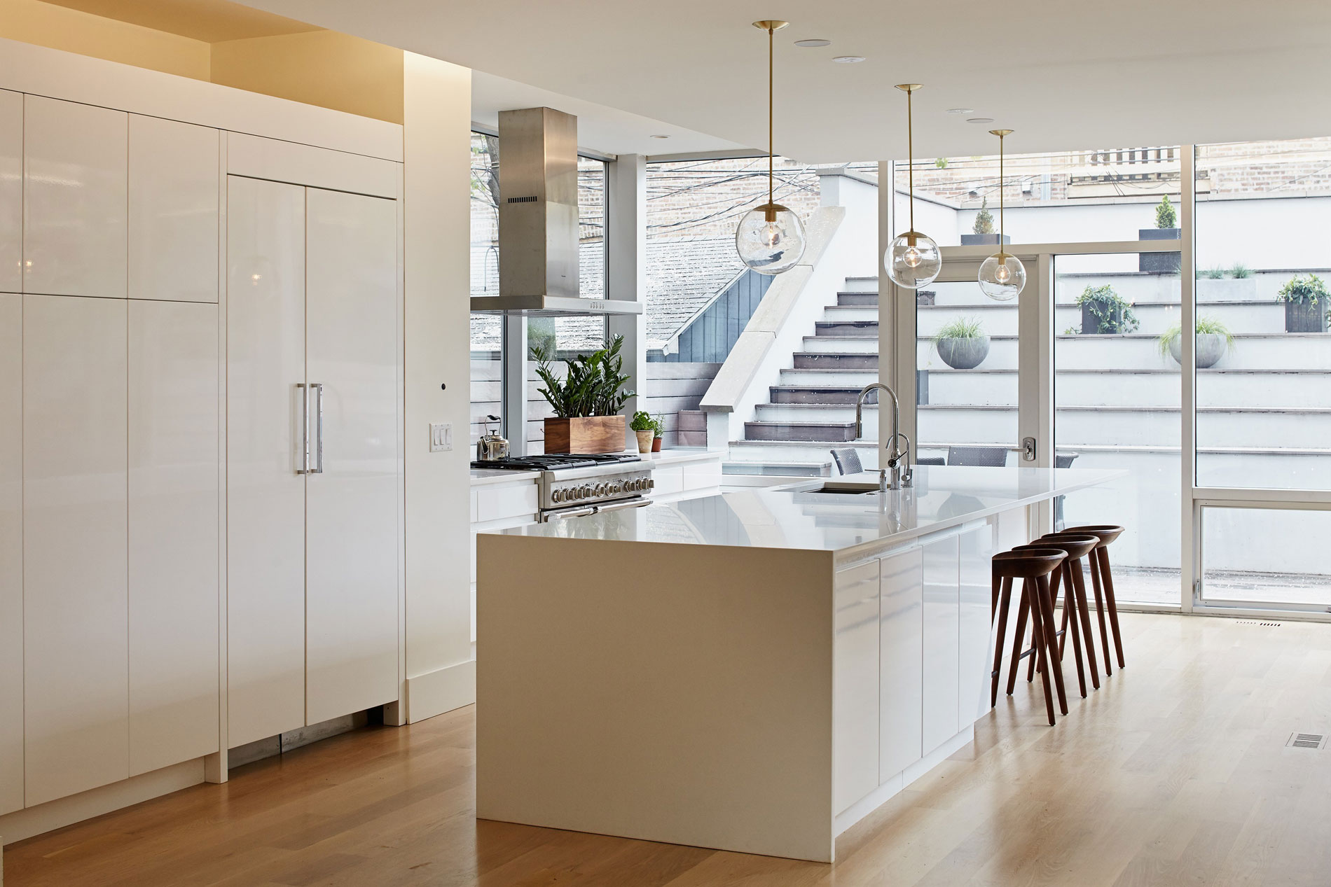 An Elegant Contemporary Home with Vertical Structure in Chicago by Hufft Projects (12)