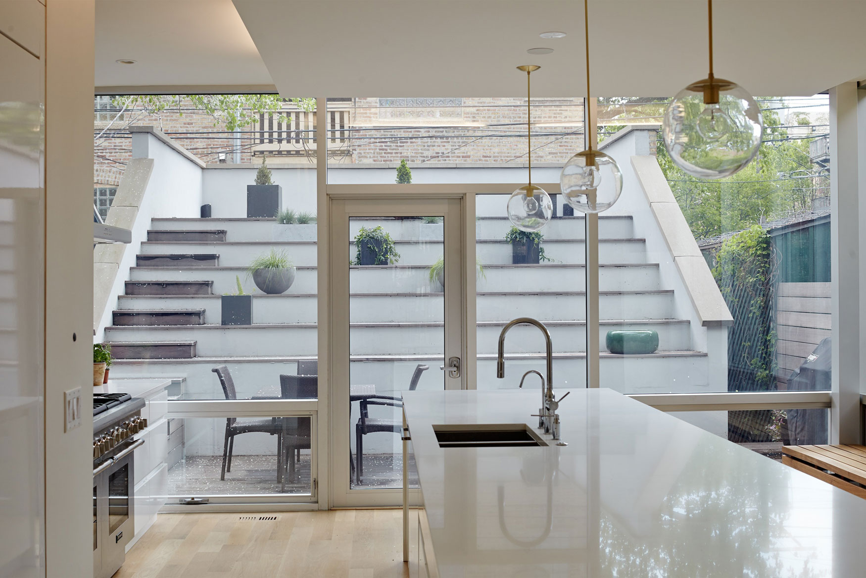 An Elegant Contemporary Home with Vertical Structure in Chicago by Hufft Projects (14)