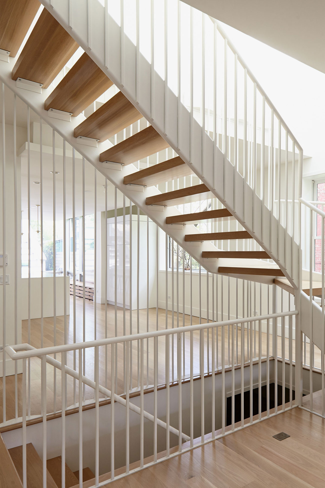 An Elegant Contemporary Home with Vertical Structure in Chicago by Hufft Projects (16)