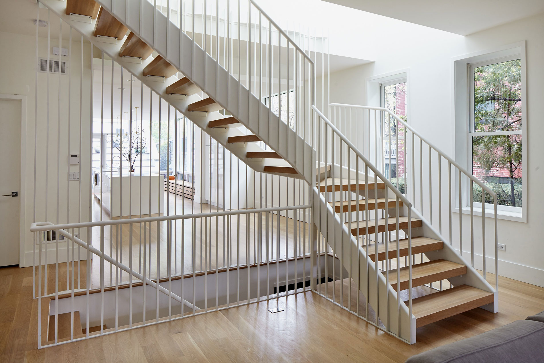 An Elegant Contemporary Home with Vertical Structure in Chicago by Hufft Projects (17)