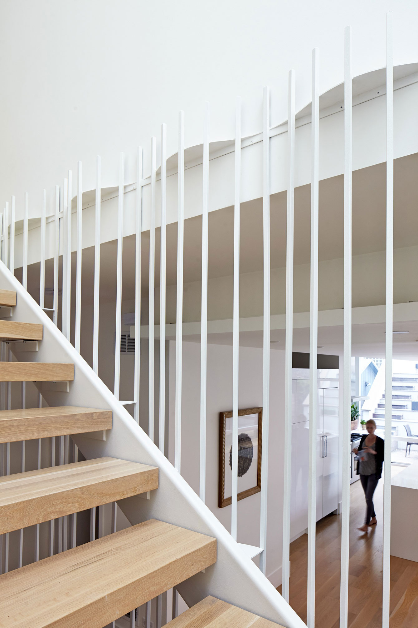 An Elegant Contemporary Home with Vertical Structure in Chicago by Hufft Projects (18)