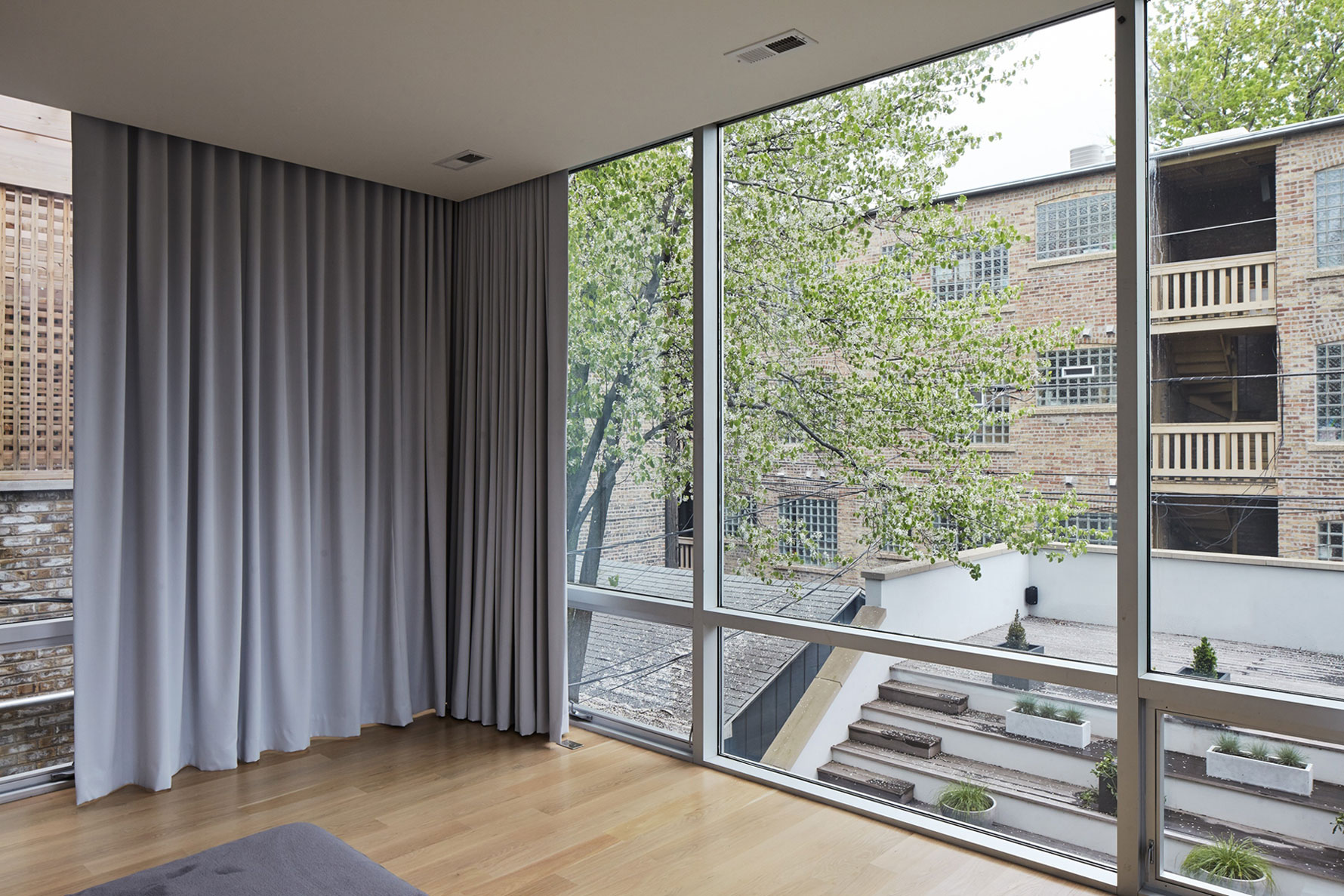 An Elegant Contemporary Home with Vertical Structure in Chicago by Hufft Projects (20)